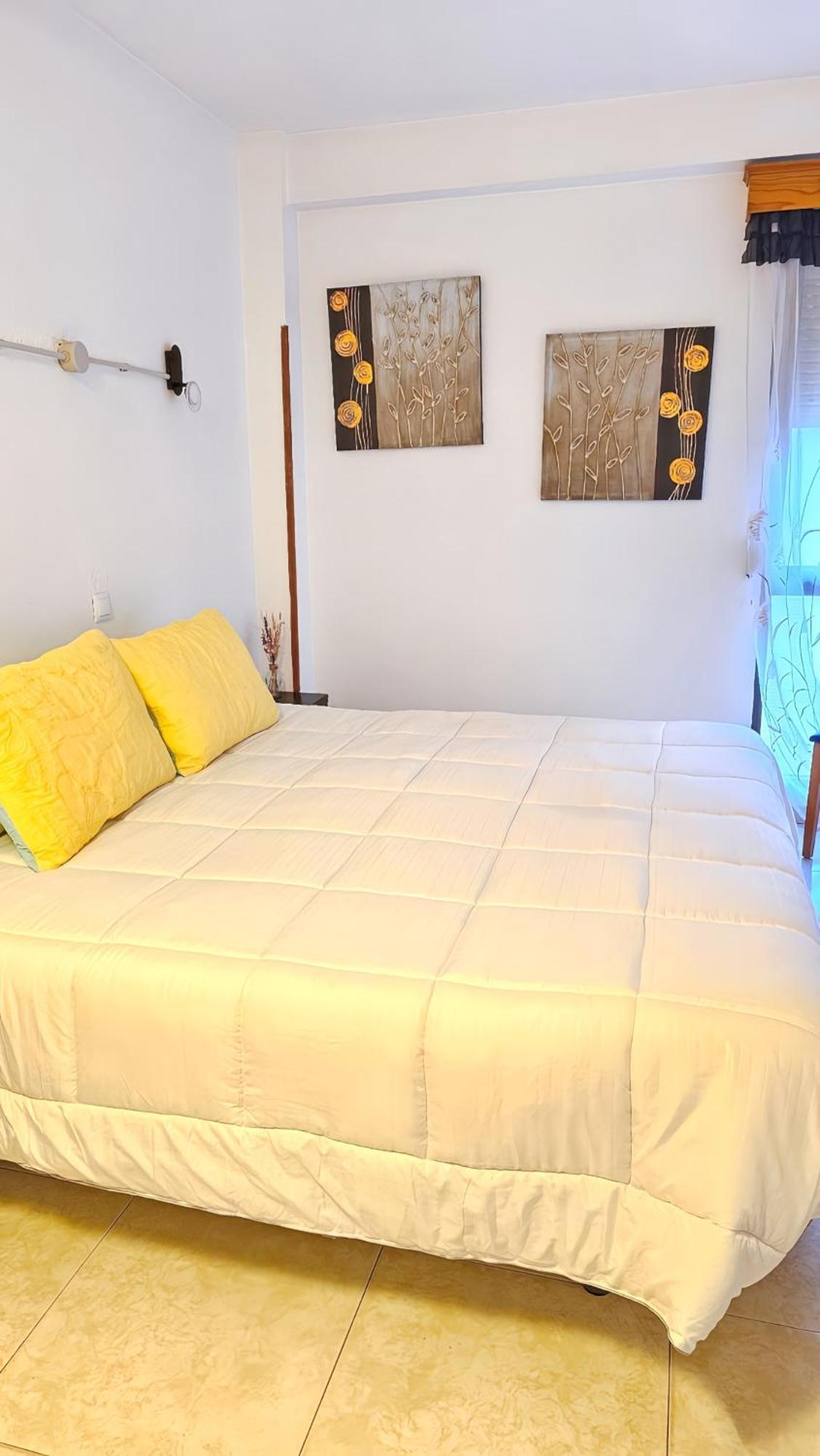 Hostal La Rosa Касерес Экстерьер фото