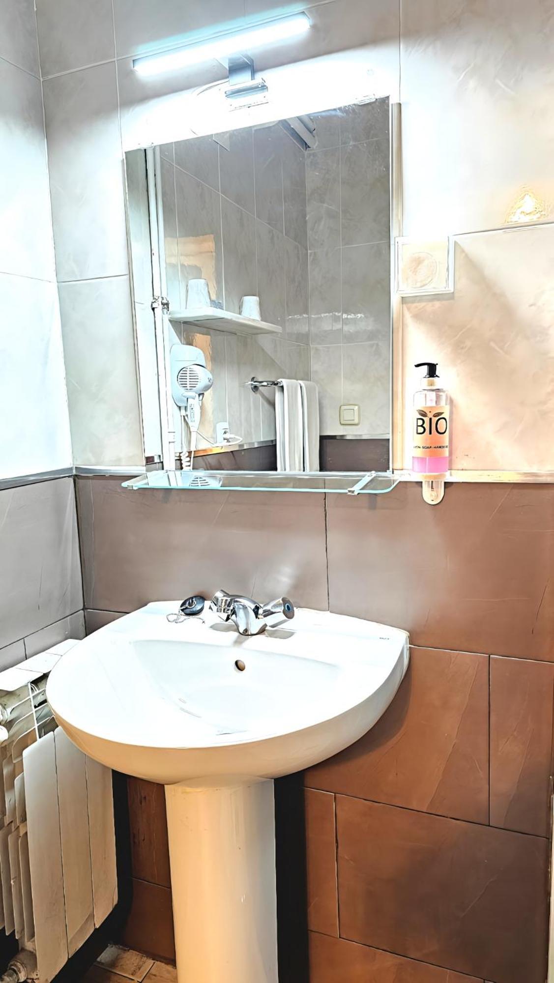 Hostal La Rosa Касерес Экстерьер фото