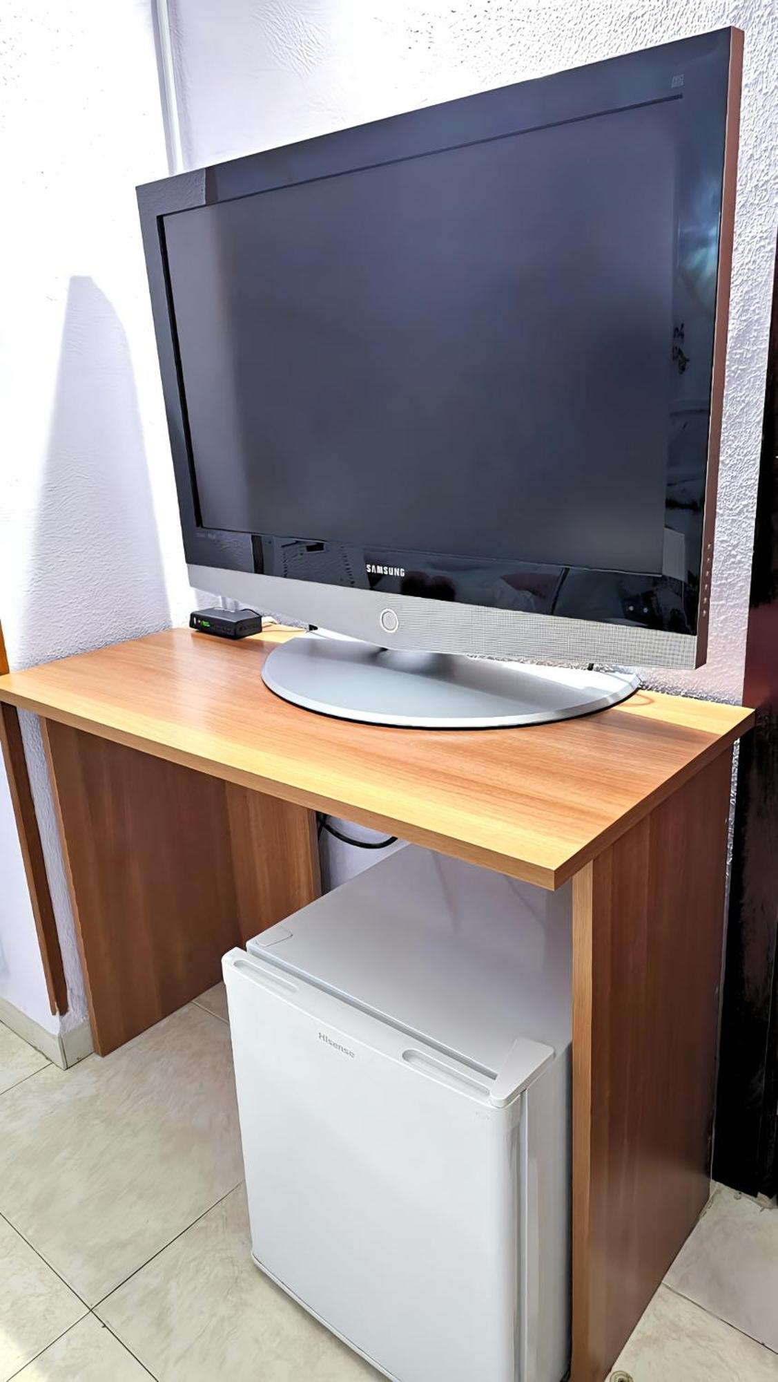 Hostal La Rosa Касерес Экстерьер фото
