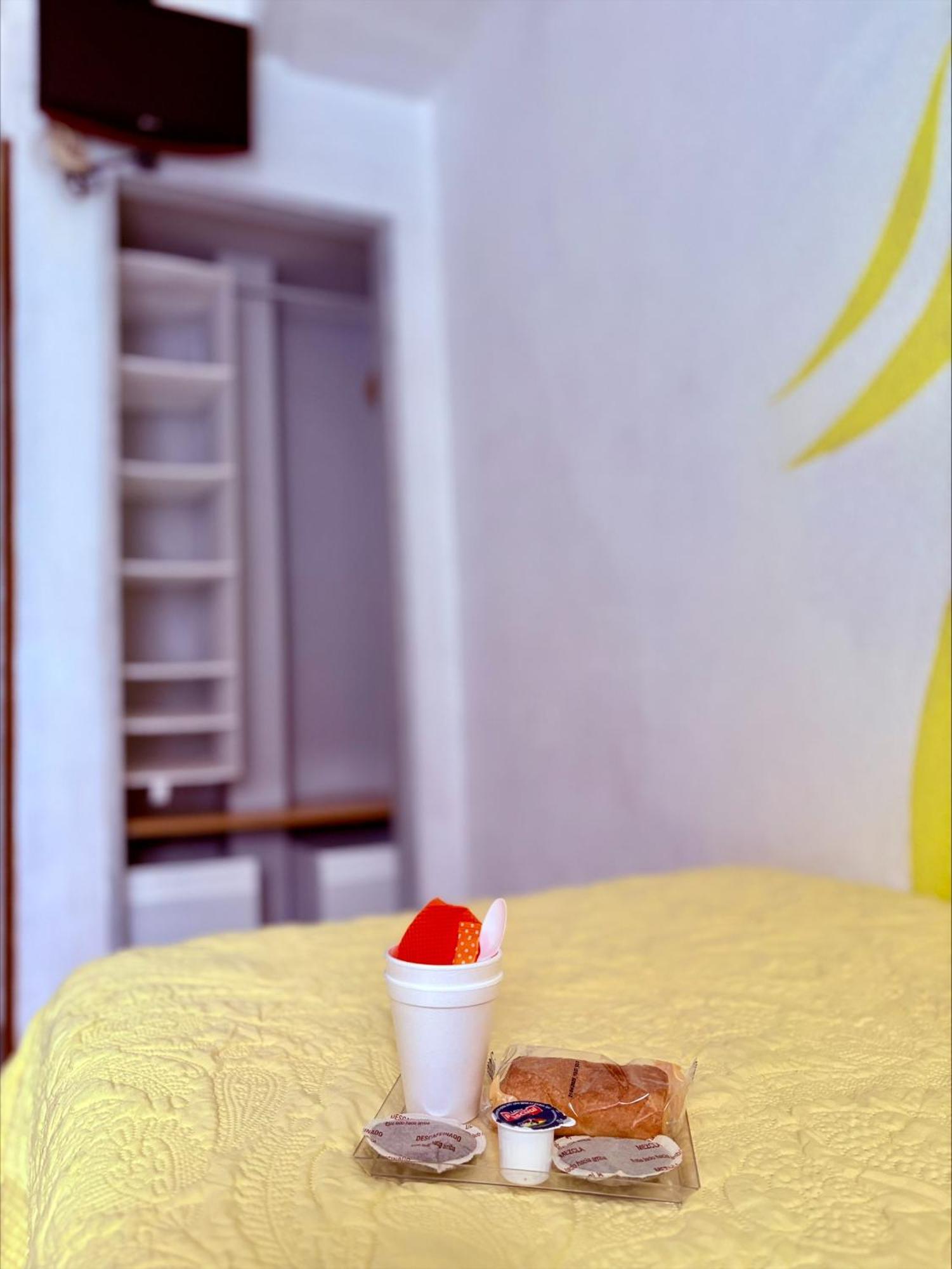 Hostal La Rosa Касерес Экстерьер фото