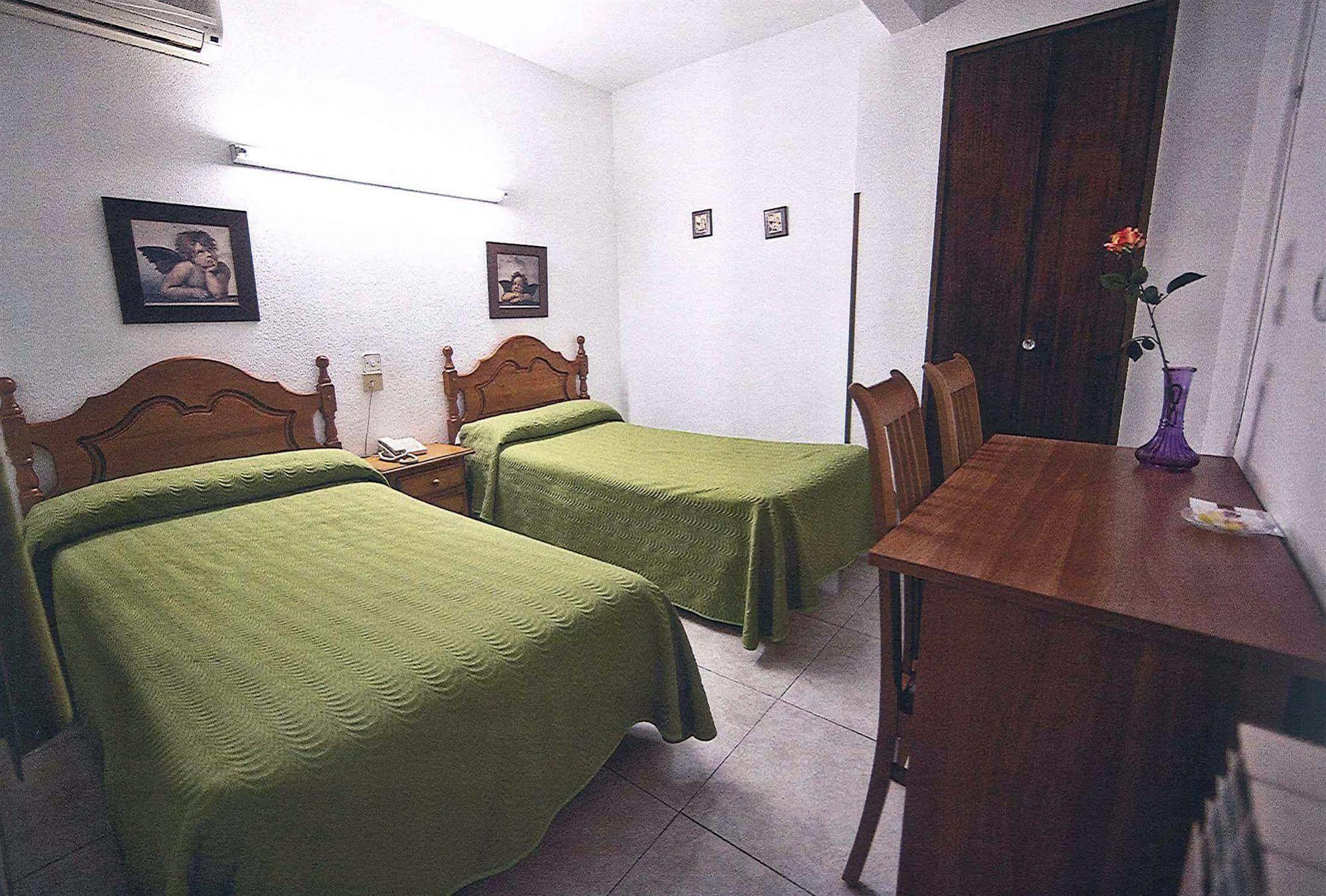 Hostal La Rosa Касерес Экстерьер фото