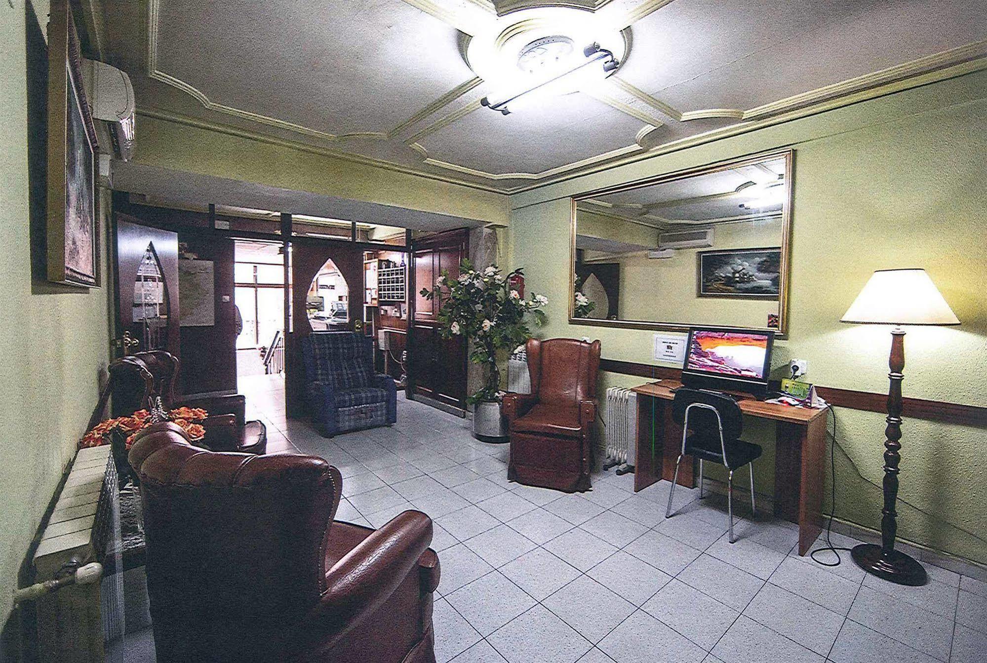 Hostal La Rosa Касерес Экстерьер фото