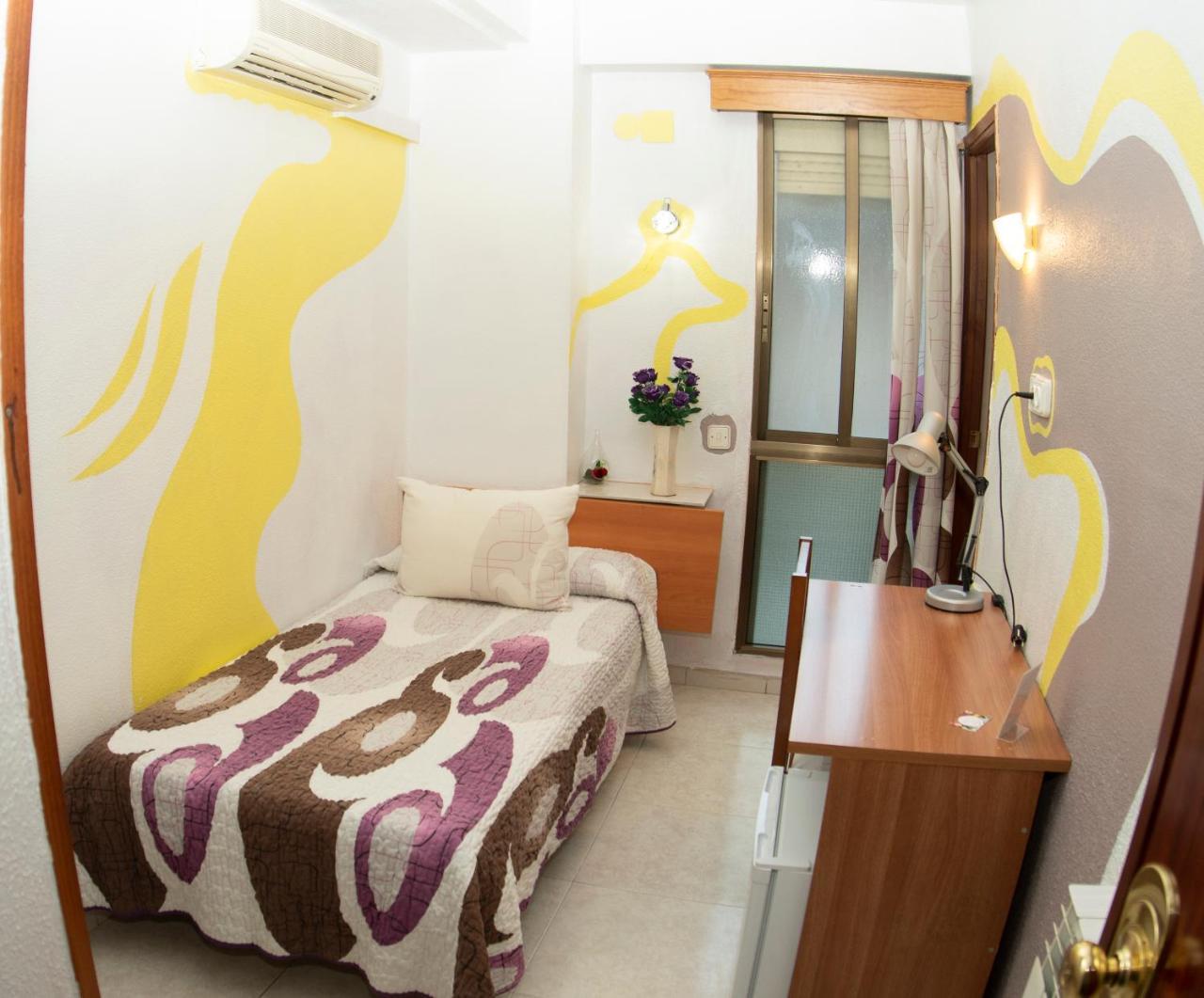 Hostal La Rosa Касерес Экстерьер фото